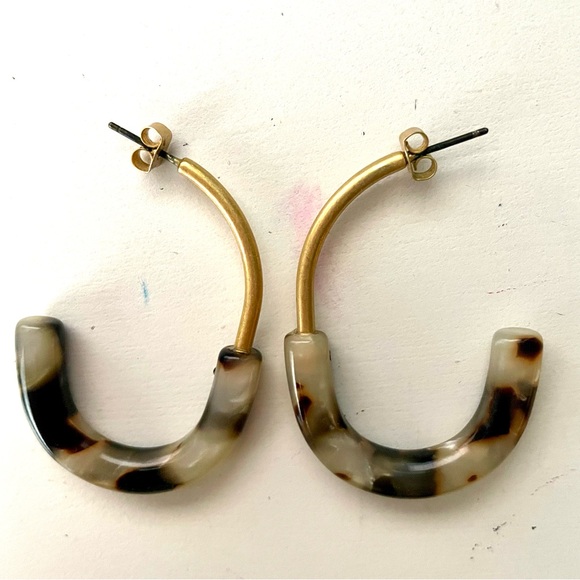2 pair Madewell Half-and-Half Hoop Earrings Gold/Cherry & Gold/Tortoiseshell - Picture 5 of 10